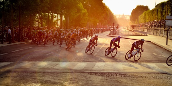 cyclists-601591